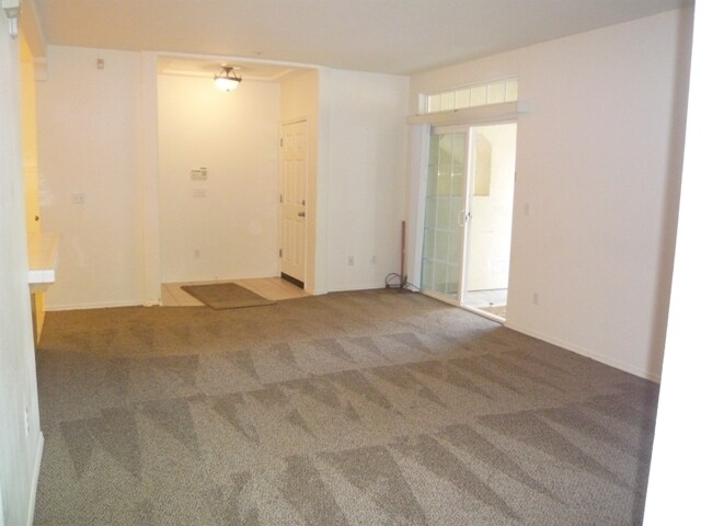 Building Photo - Downstairs Condo at Oak Creek Villas