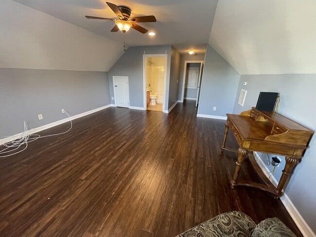 Building Photo - 605 Merton Ct