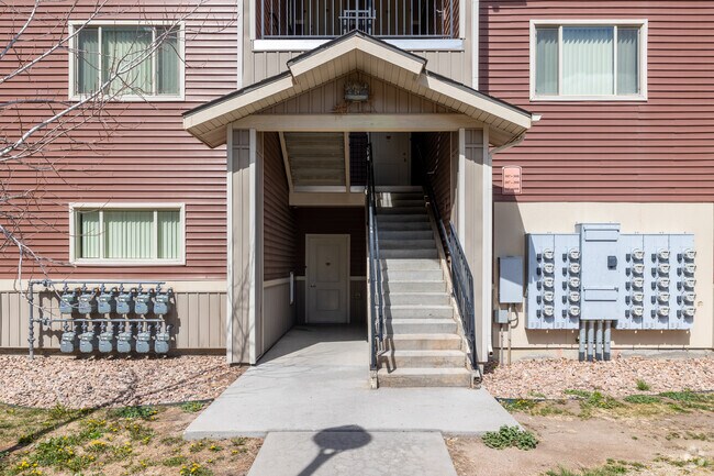 Entrada del edificio - Copper Creek Apts