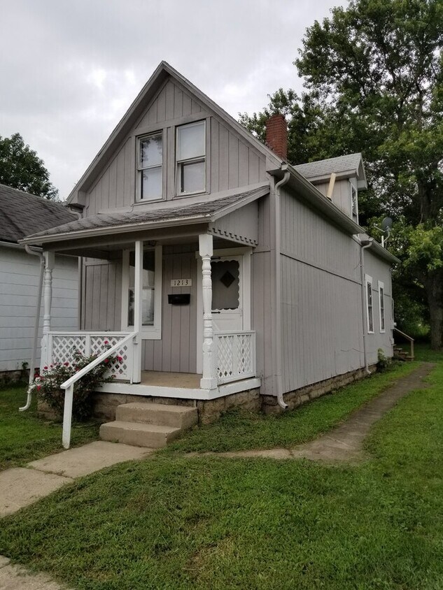 Primary Photo - Cute and Cozy 2 Bedroom House