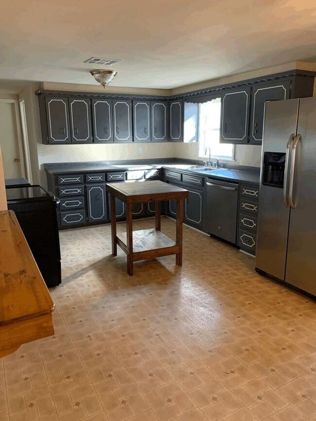 Building Photo - 3 Bed / 1 Bath in Oologah!