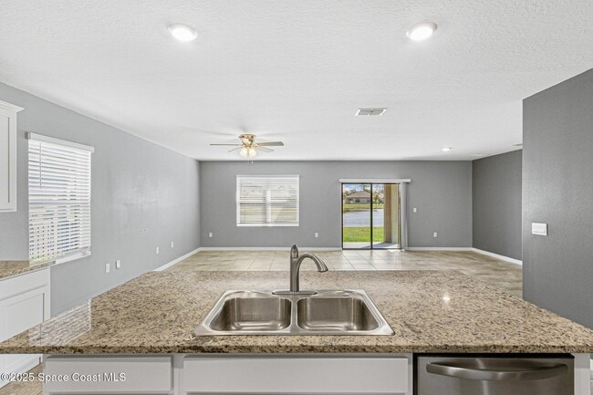 Building Photo - 3743 Coachman Ln SE