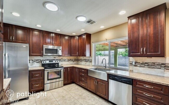 Building Photo - 3 br, 2 bath House - 4637 W Northview Aven...