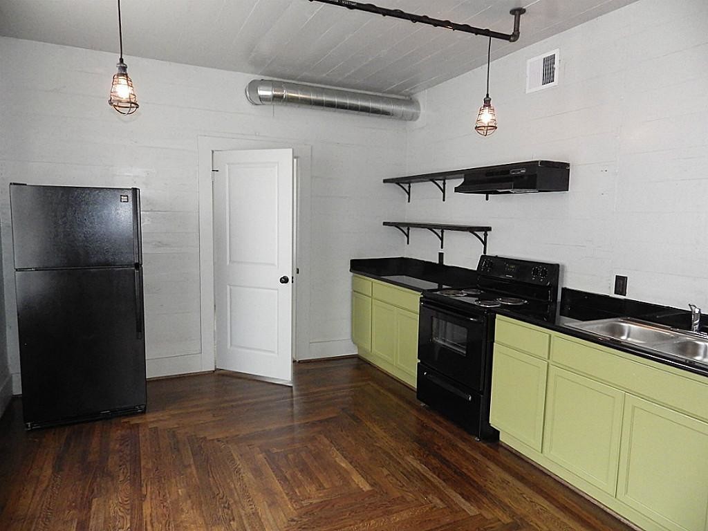 Primary Photo - 316 Eastwood St