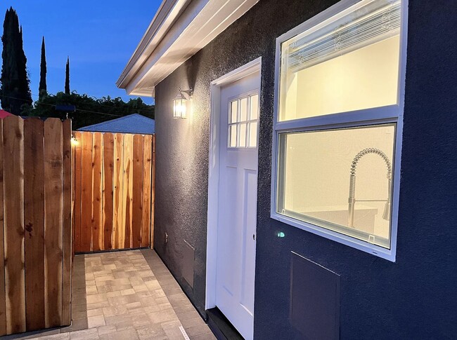 Building Photo - 5246 Canoga Ave