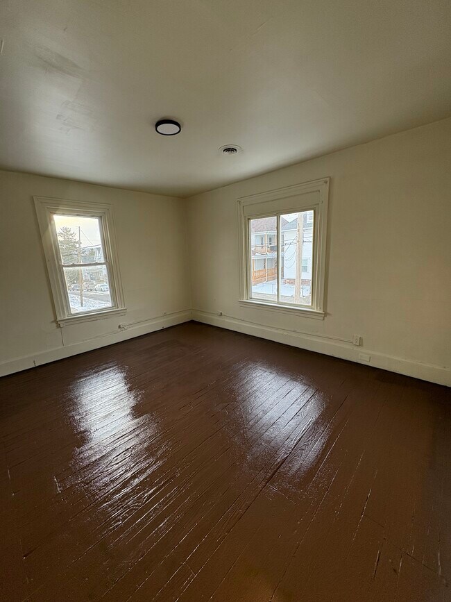 Building Photo - 31 Nutt Ave