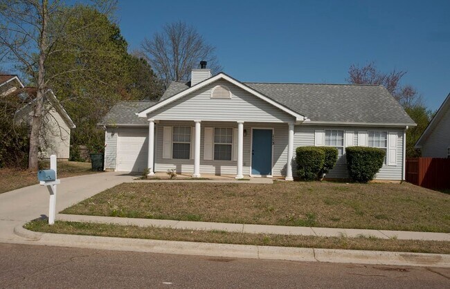 Building Photo - Beautiful 3 Bedroom 2 Bath Home in the Hea...