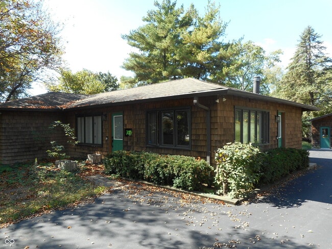 Building Photo - 740 W Auman Dr