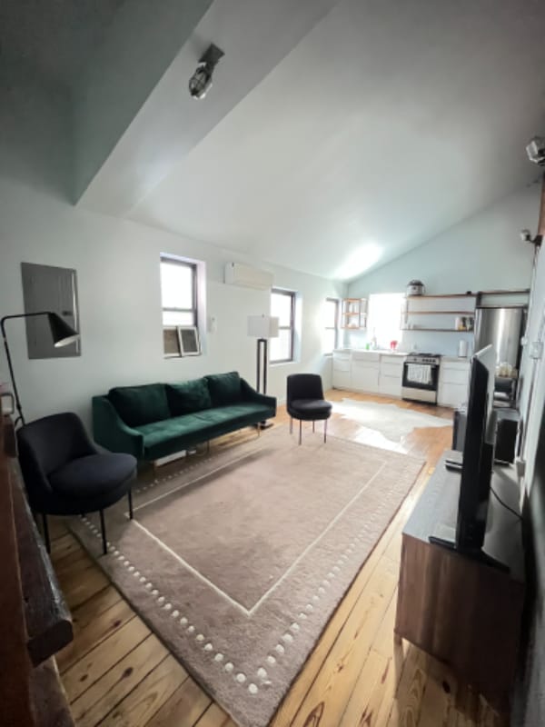 Primary Photo - 992 N 5th St