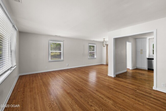 Building Photo - 3502 S Pearl Ave