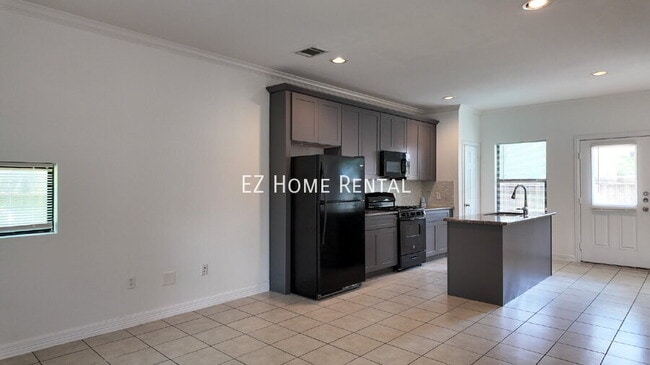 Foto del edificio - 8710 Knox St