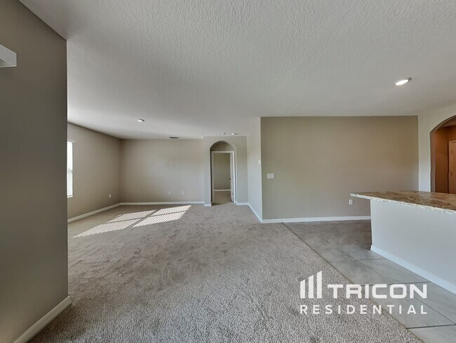 Foto del edificio - 242 Meadowbrook Blvd