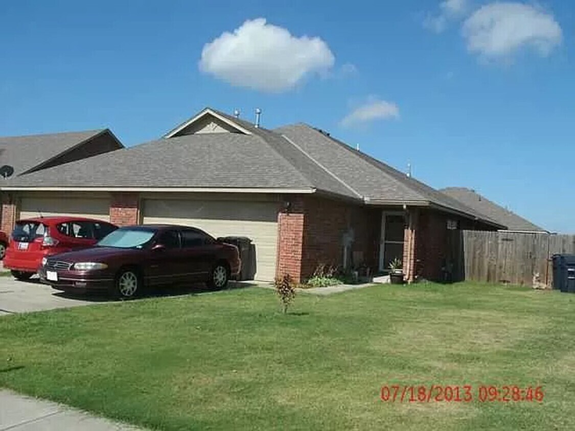 Building Photo - 1729 Riviera Lane