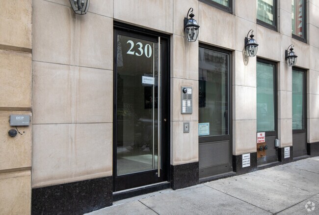 Entrada - 230 E 63rd St