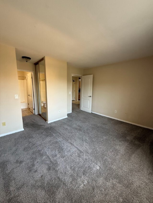 Foto del edificio - 7120 Shoreline Dr