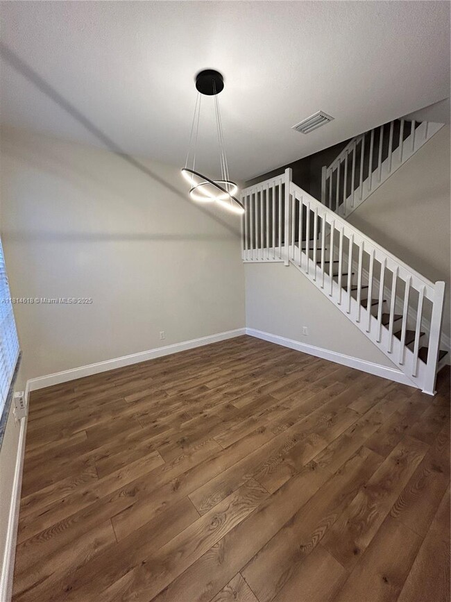 Building Photo - 9980 E Villa Cir