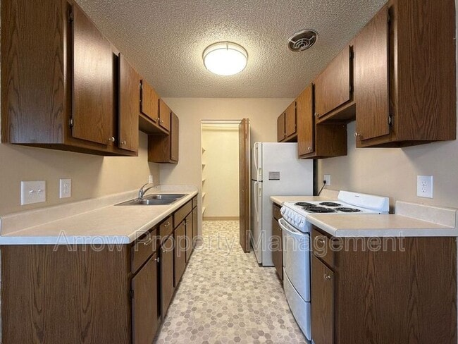 Building Photo - 11141 N 137th St