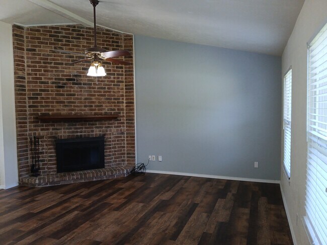 Foto del edificio - 902 Rocky Creek Ln