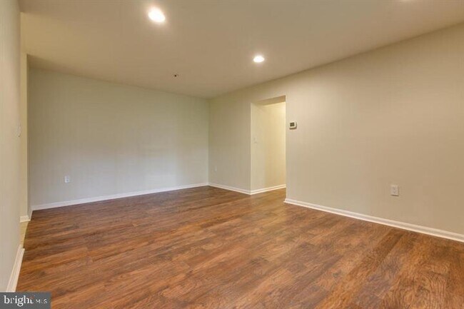 Foto del edificio - 8393 Montgomery Run Rd