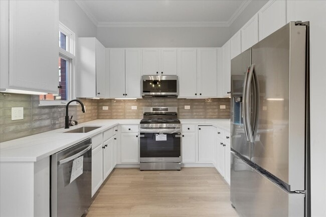 Building Photo - 839 W 14th Pl