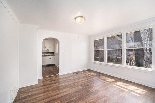 Foto del edificio - Single-Family Home - 4 Bedroom, 1 Bathroom