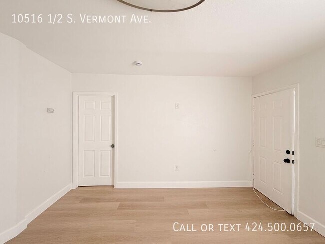 Foto del edificio - 10516 1/2 S. Vermont Ave.-