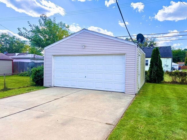 Building Photo - 3 Bedroom Single Family Home in Eastpointe