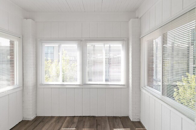 Foto del edificio - 1st Floor Two Bedroom Unit Available