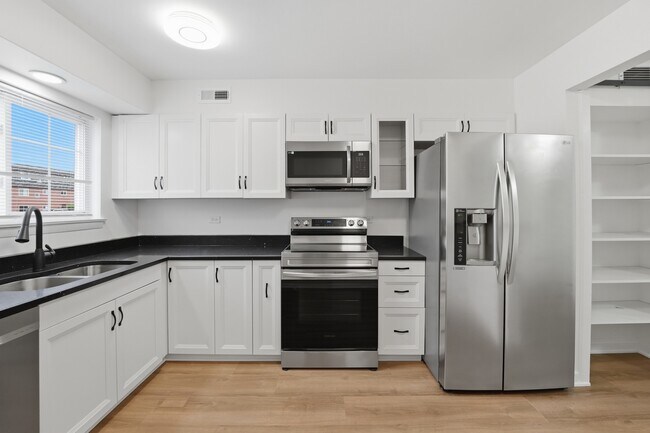 Building Photo - 9388 Bay Colony Dr