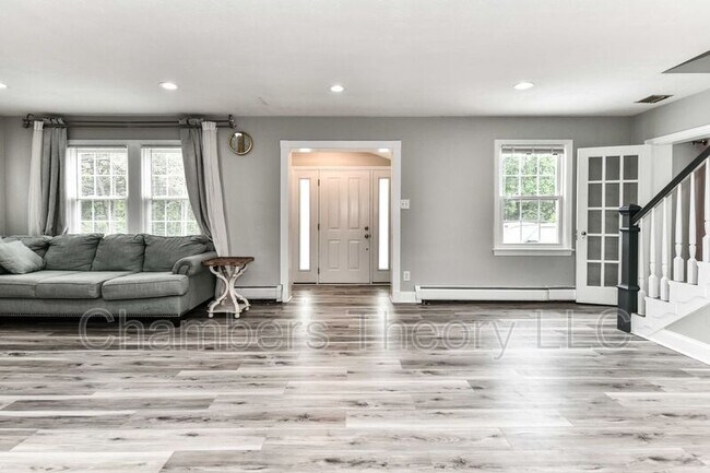 Foto del edificio - 3529 Woodburn Rd