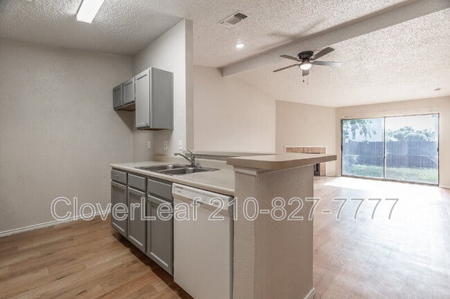 Building Photo - 5528 Lochmoor
