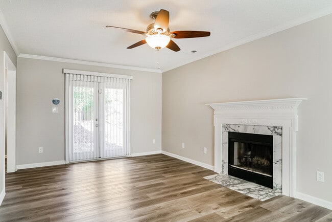 Foto del edificio - 300 Beech Hill Ct