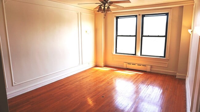 Building Photo - 6937 S Crandon Ave