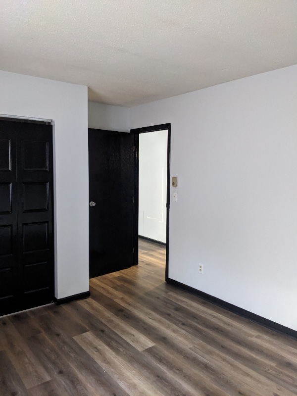 Building Photo - 300 Hopp Ave