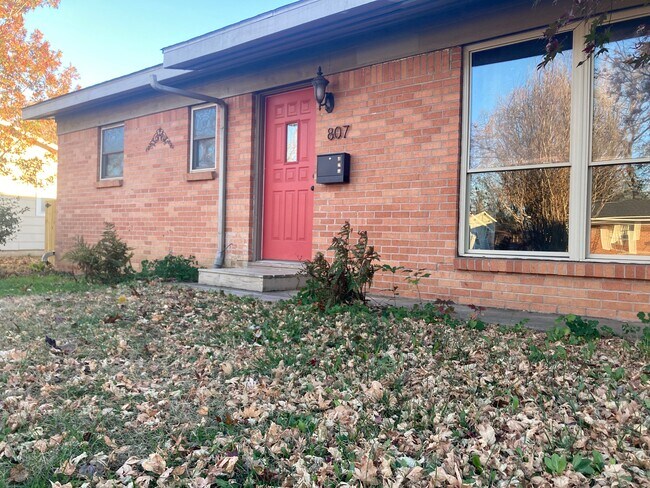 Building Photo - 807 NW 9th St