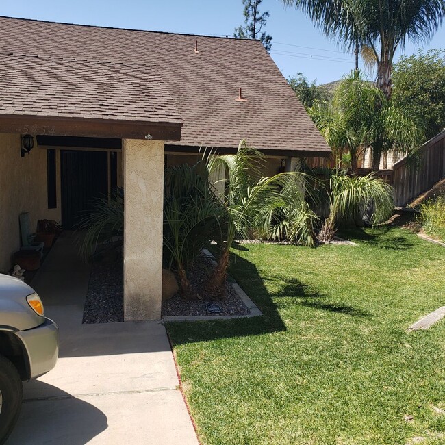 Building Photo - Fantastic La Sierra 4 bedroom Home  **((Co...