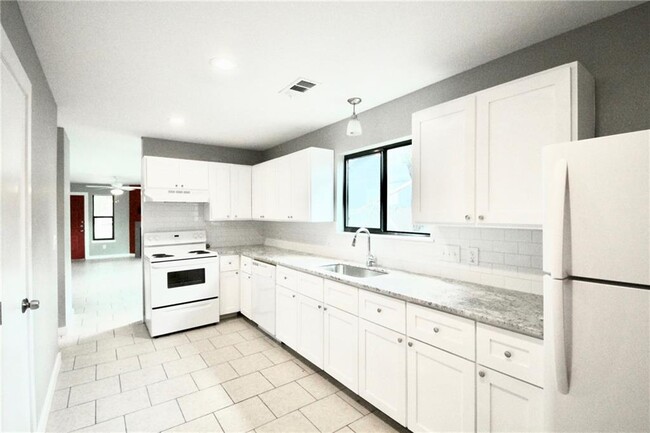 Building Photo - 521 Luther Dr