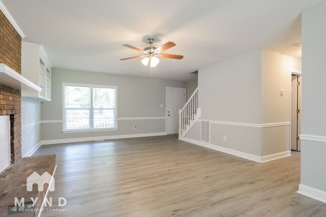 Foto del edificio - 712 Lampwick Ct