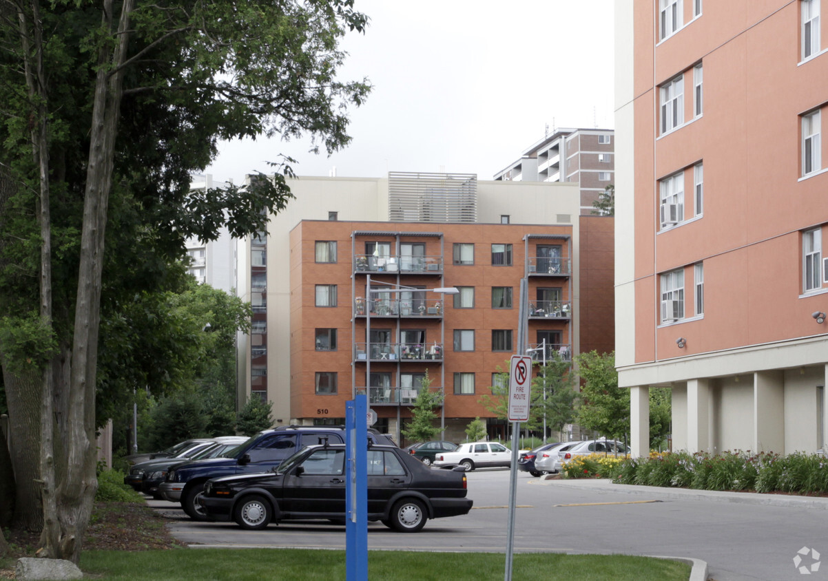 Photo du bâtiment - Bonnie Place I & II