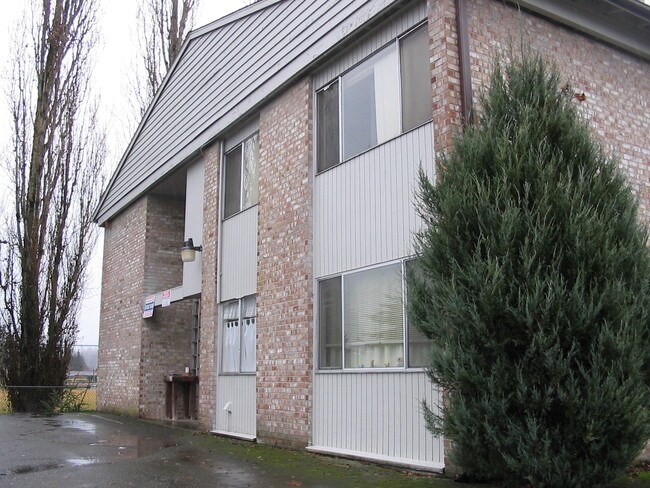 Building Photo - 307 15th St SE