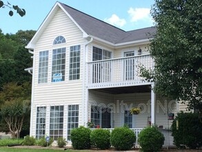 Building Photo - 126 River Oaks Ct