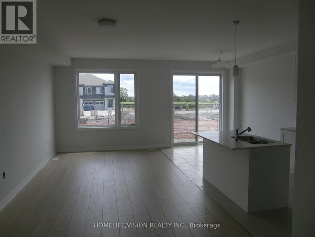 Building Photo - 39 Sandels Ave