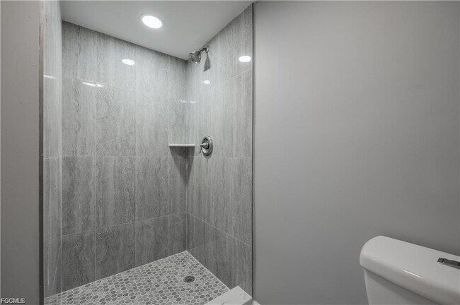 Foto del edificio - 2244 Winkler Ave