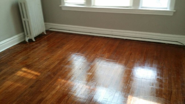 Building Photo - 9649 S Forest Ave