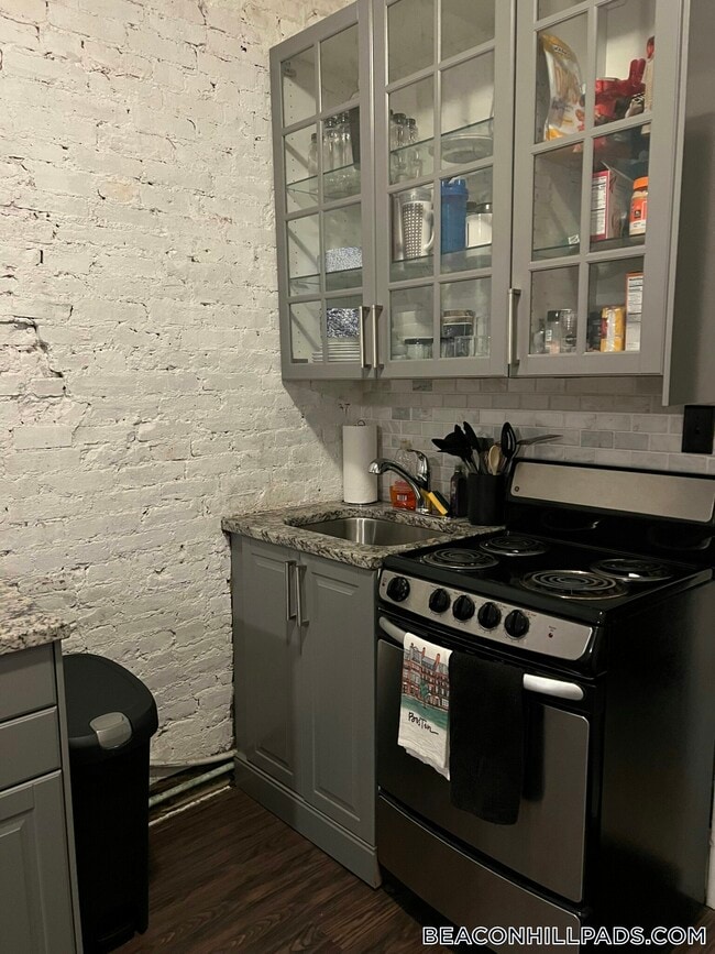 Building Photo - 40 Anderson St