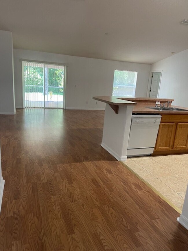 Building Photo - 51 Fordham Ln