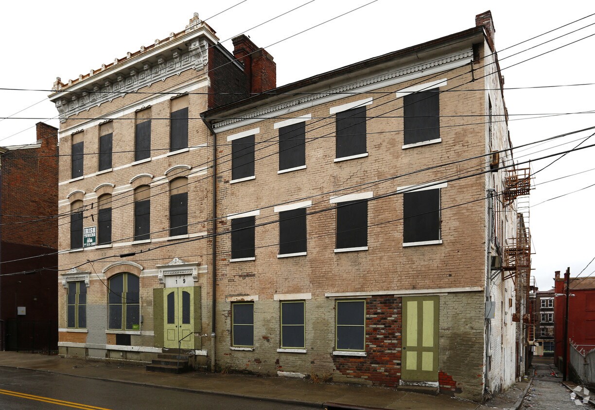Primary Photo - 127-129 E Clifton Ave