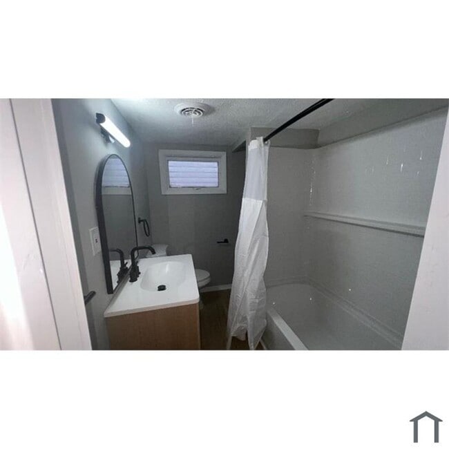 Building Photo - 3638 Sykora Rd