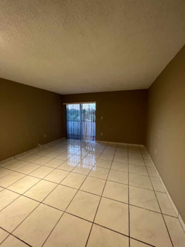 Foto del edificio - 2498 SW 17th St