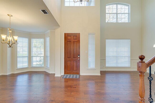 Foto del edificio - 2713 Heather Wood Dr